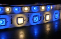 Set outdoor LED strip flexibel multi colour+warm wit RGBW 14,4 watt per meter IP44 incl controller (afstandsbediening) en voeding