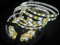 Outdoor LED strip flexibel multi colour warm wit RGBW 14,4 watt per meter IP44 witte printplaat pcb
